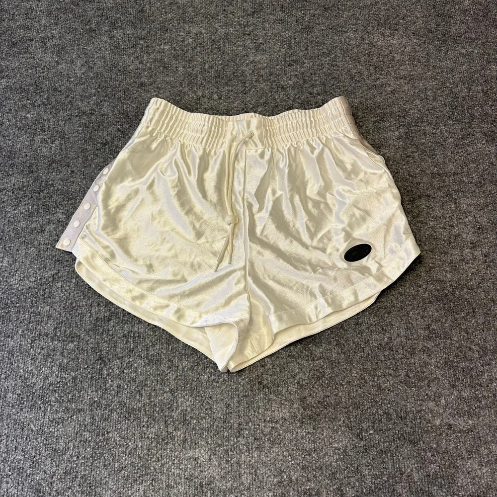 Nike Shorts Womens Size S Cream Satin Side Snap Athletic Sporty Casual Shorts
